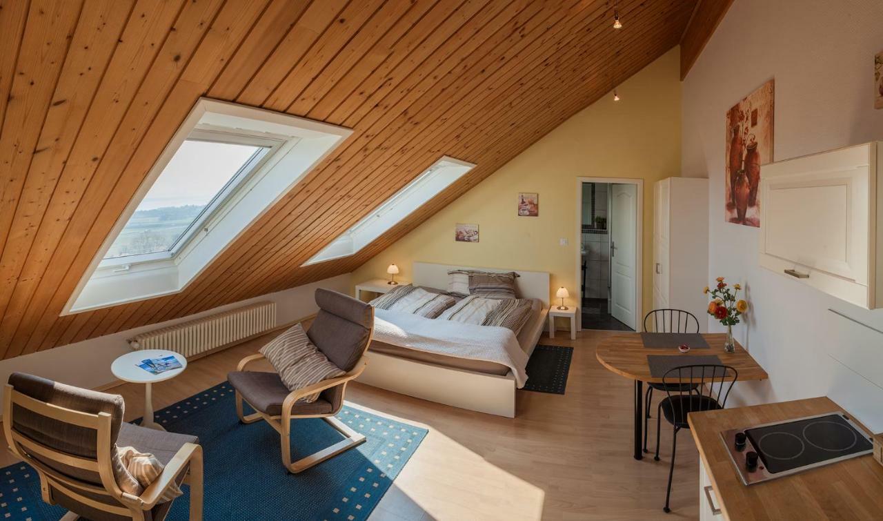 Domaine Beauregard Hotell Rolle Exteriör bild